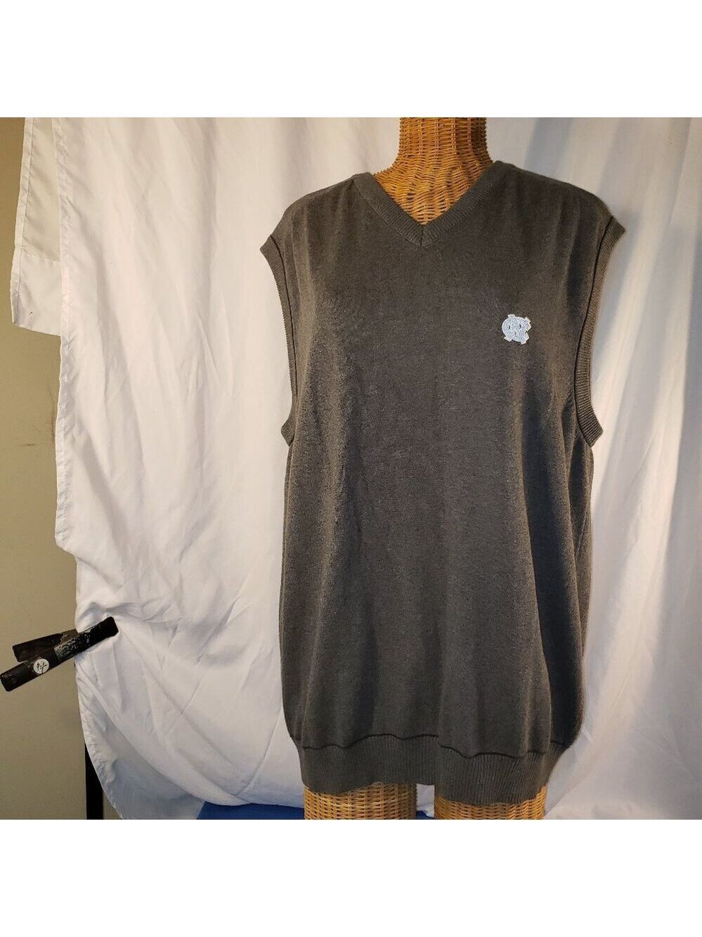 UNC CUTTER & BUCK Men's Gray Sweater Vest, Size L